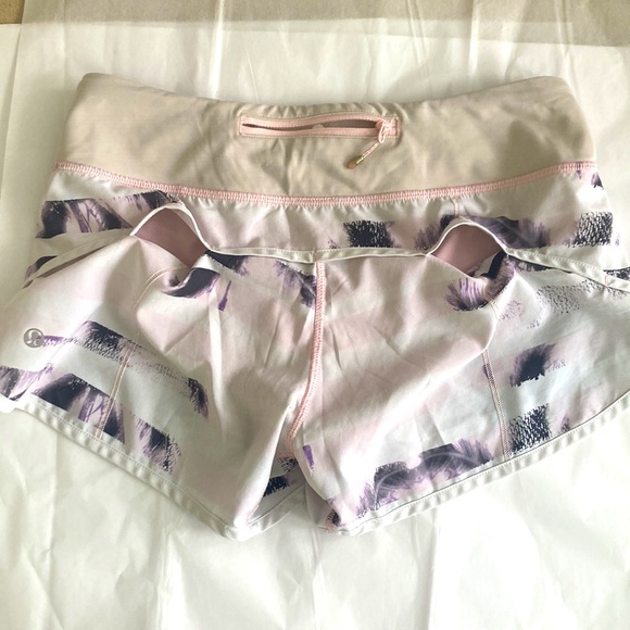 lululemon Shorts Size 4 - Picture 7 of 10